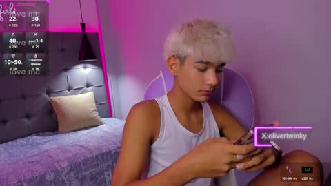 Snapshot of olivertwinky_ chatting on 09.12.25 Oliver online show from 09.12.25