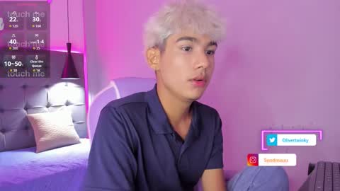 Snapshot of olivertwinky_ chatting on 09.14.25 Oliver online show from 09.14.25