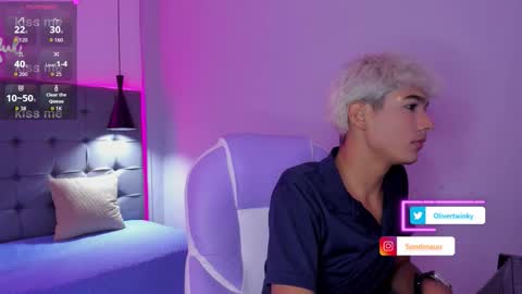 Snapshot of olivertwinky_ chatting on 09.15.25 Oliver online show from 09.15.25