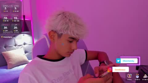 Snapshot of olivertwinky_ chatting on 09.16.25 Oliver online show from 09.16.25
