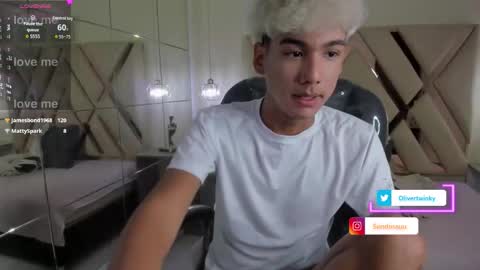 Snapshot of olivertwinky_ chatting on 09.25.25 Oliver online show from 09.25.25