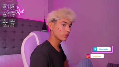 Snapshot of olivertwinky_ chatting on 09.26.25 Oliver online show from 09.26.25