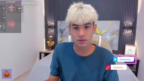 Snapshot of olivertwinky_ chatting on 10.04.25 Oliver online show from 10.04.25