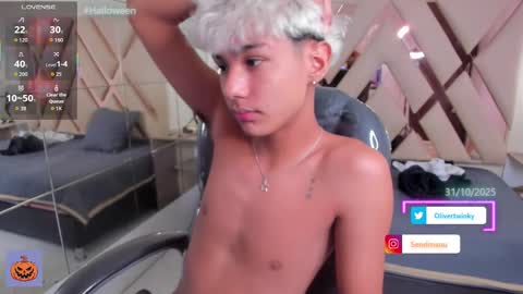 Snapshot of olivertwinky_ chatting on 10.25.25 Oliver online show from 10.25.25