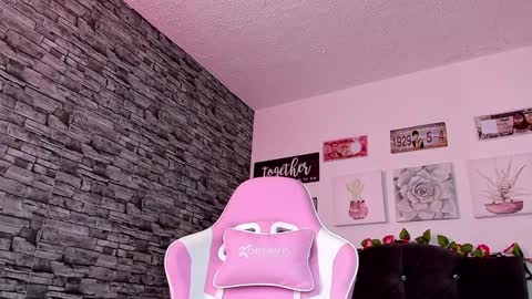 Snapshot of olivia22love chatting on 01.20.25 ..................................... 500 am- 1200 pm GMT-5 online show from 01.20.25