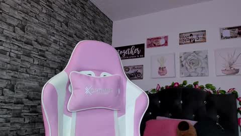 Snapshot of olivia22love chatting on 02.03.25 ..................................... 500 am- 1200 pm GMT-5 online show from 02.03.25