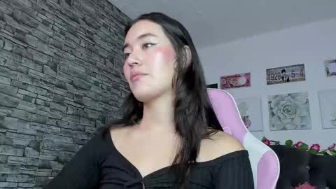 Snapshot of olivia22love chatting on 02.10.25 ..................................... 500 am- 1200 pm GMT-5 online show from 02.10.25