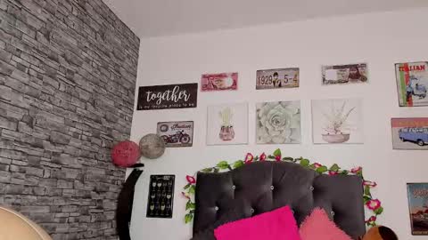 Snapshot of olivia22love chatting on 02.17.25 ..................................... 500 am- 1200 pm GMT-5 online show from 02.17.25