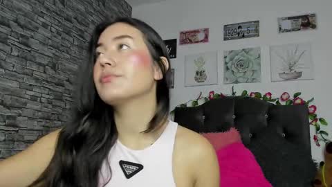 Snapshot of olivia22love chatting on 03.05.25 ..................................... 500 am- 1200 pm GMT-5 online show from 03.05.25