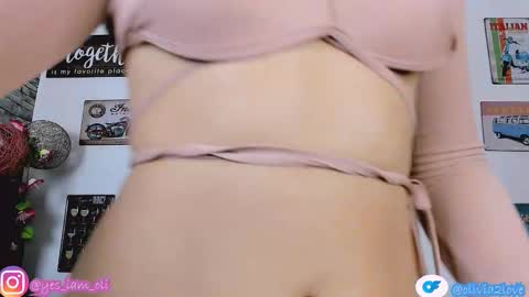 Snapshot of olivia22love chatting on 09.15.25 ..................................... 500 am- 1200 pm GMT-5 online show from 09.15.25