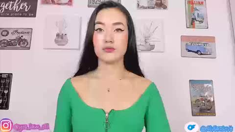 Snapshot of olivia22love chatting on 09.25.25 ..................................... 500 am- 1200 pm GMT-5 online show from 09.25.25