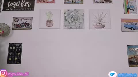 Snapshot of olivia22love chatting on 10.10.25 ..................................... 500 am- 1200 pm GMT-5 online show from 10.10.25