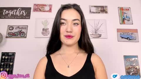 Snapshot of olivia22love chatting on 11.01.25 ..................................... 500 am- 1200 pm GMT-5 online show from 11.01.25