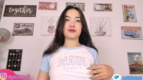 Snapshot of olivia22love chatting on 11.05.25 ..................................... 500 am- 1200 pm GMT-5 online show from 11.05.25