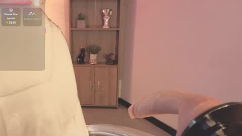 Olivia online show from 11.04.25