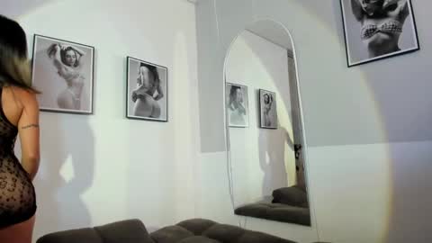 Olivia Collins online show from 05.02.26