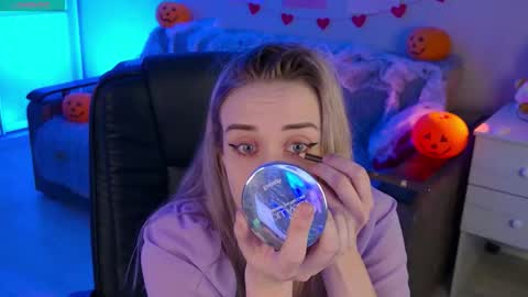 Snapshot of olivia_daze chatting on 11.03.25 olivia_daze online show from 11.03.25