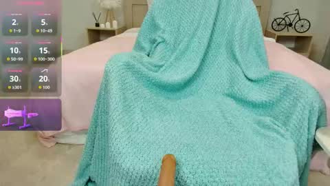 Snapshot of olivia_k_ chatting on 09.29.25 Olivia Hi guys Follow me online show from 09.29.25