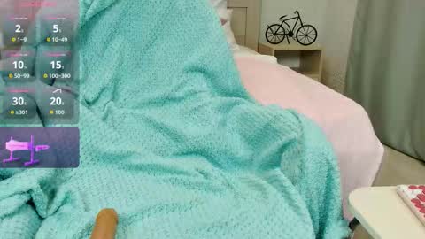 Snapshot of olivia_k_ chatting on 10.06.25 Olivia Hi guys Follow me online show from 10.06.25