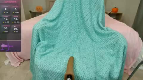 Snapshot of olivia_k_ chatting on 11.03.25 Olivia Hi guys Follow me online show from 11.03.25