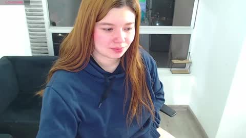Snapshot of olivia_martine chatting on 12.02.24 olivia_martine online show from 12.02.24