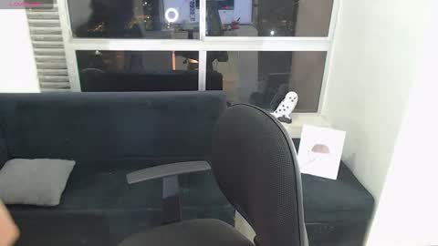 Snapshot of olivia_martine chatting on 01.17.25 olivia_martine online show from 01.17.25