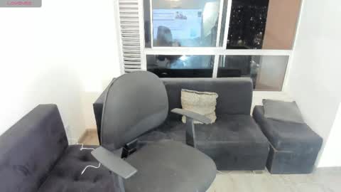 Snapshot of olivia_martine chatting on 11.12.25 olivia_martine online show from 11.12.25