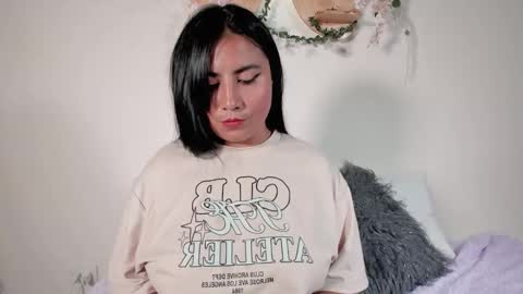 Snapshot of olivia_morrys chatting on 12.17.24 Olivia happyness online show from 12.17.24