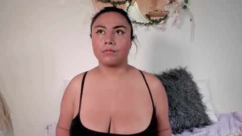 Snapshot of olivia_morrys chatting on 12.19.24 Olivia happyness online show from 12.19.24