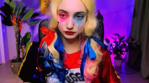 olivia_norton_ online show from 10.31.25