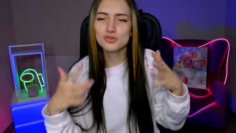 olivia_norton_ online show from 11.04.25