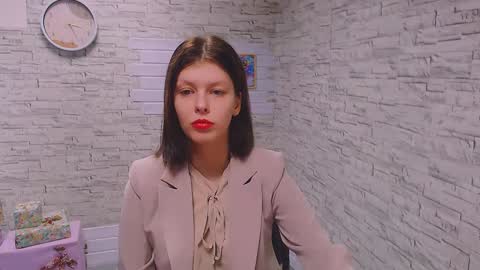 Snapshot of olivia_red_ chatting on 12.14.24 Olivia online show from 12.14.24