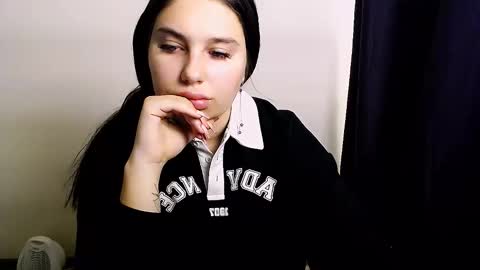 Snapshot of olivia_red_ chatting on 10.14.25 Olivia online show from 10.14.25