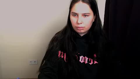 Snapshot of olivia_red_ chatting on 10.21.25 Olivia online show from 10.21.25