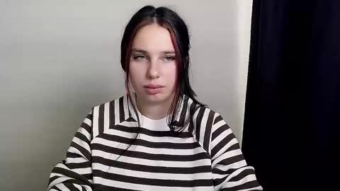 Snapshot of olivia_red_ chatting on 10.28.25 Olivia online show from 10.28.25