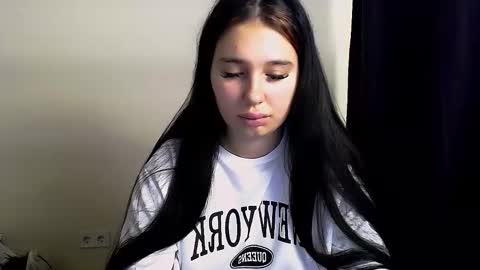 Snapshot of olivia_red_ chatting on 11.04.25 Olivia online show from 11.04.25