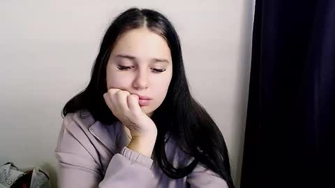 Snapshot of olivia_red_ chatting on 11.05.25 Olivia online show from 11.05.25