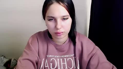 Snapshot of olivia_red_ chatting on 11.06.25 Olivia online show from 11.06.25