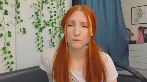 Snapshot of olivia_rid chatting on 11.17.25 OLIVIA online show from 11.17.25