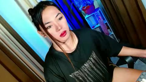 Snapshot of olivia_the_temptress27 chatting on 10.11.25 Miss OLIVIA online show from 10.11.25