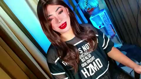 Snapshot of olivia_the_temptress27 chatting on 10.16.25 Miss OLIVIA online show from 10.16.25