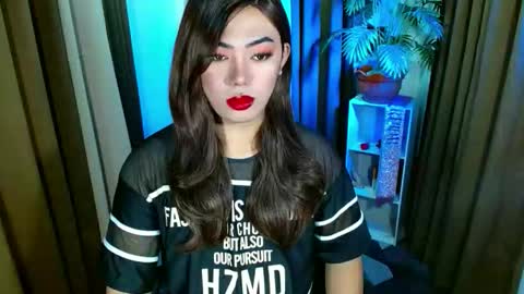 Snapshot of olivia_the_temptress27 chatting on 10.17.25 Miss OLIVIA online show from 10.17.25