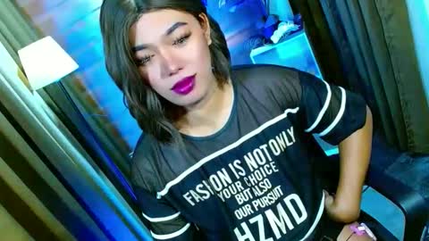 Snapshot of olivia_the_temptress27 chatting on 05.17.26 Miss OLIVIA online show from 05.17.26