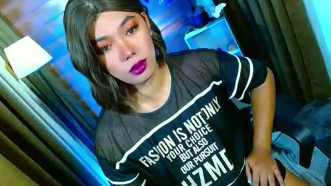Snapshot of olivia_the_temptress27 chatting on 05.18.26 Miss OLIVIA online show from 05.18.26