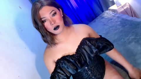 Snapshot of olivia_the_temptress27 chatting on 07.23.26 Miss OLIVIA online show from 07.23.26