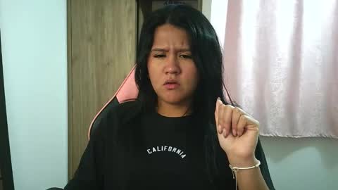 Snapshot of olivia_watson_ chatting on 11.04.25 Olivia online show from 11.04.25