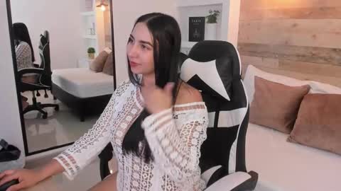 Snapshot of olivia_willoow chatting on 11.08.25 olivia_willoow online show from 11.08.25