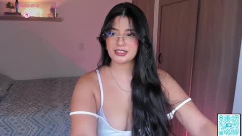Snapshot of olivia_wiston chatting on 10.02.25 Olivia 40 off online show from 10.02.25