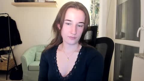 Snapshot of oliviaaa2003 chatting on 05.02.26 Oliwiaa2004 online show from 05.02.26