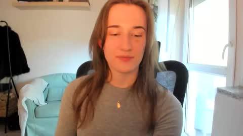 Snapshot of oliviaaa2003 chatting on 05.27.26 Oliwiaa2004 online show from 05.27.26